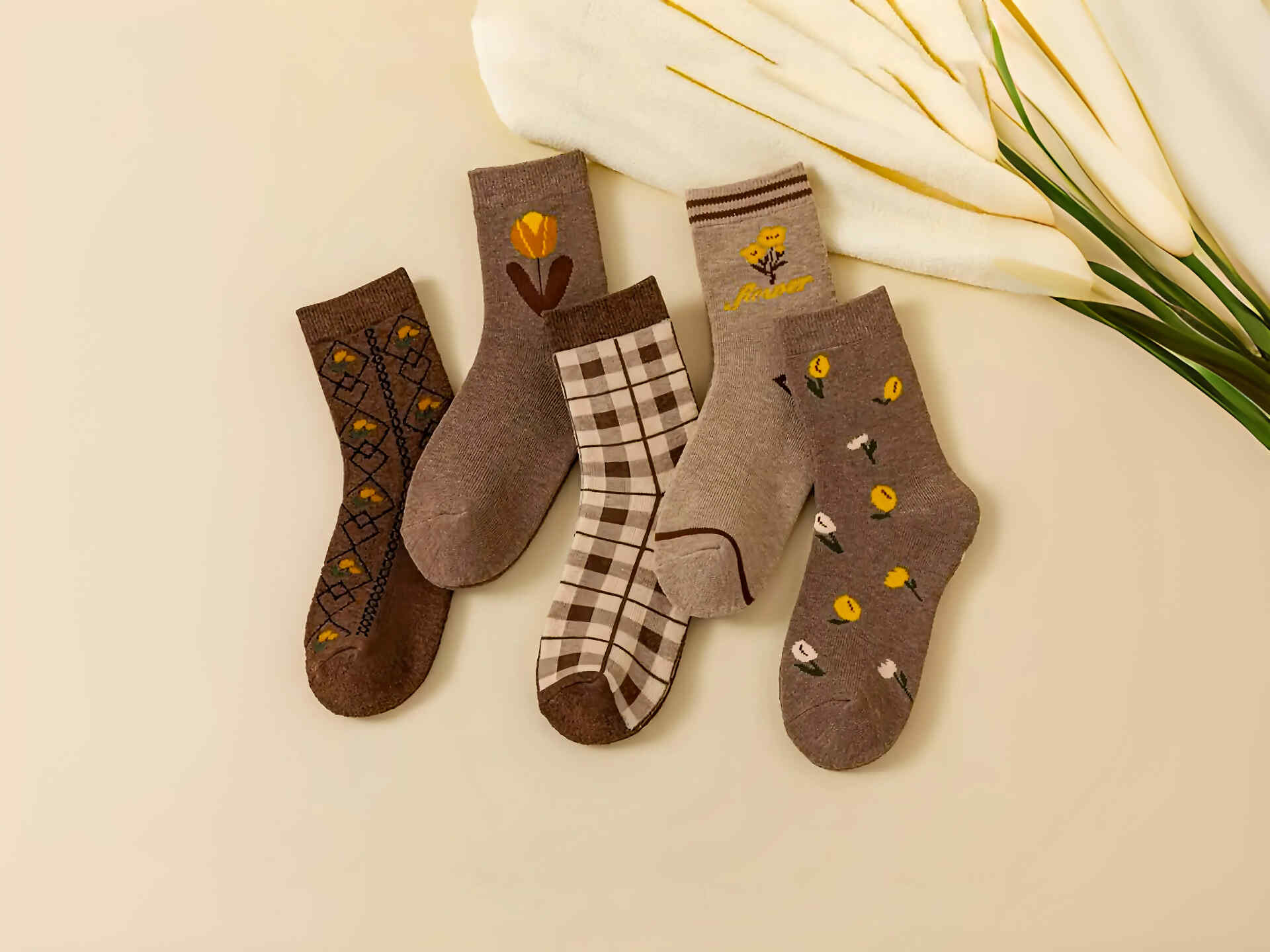 راهنمای تخصصی مراقبت و شستشوی جوراب: چگونه عمر جوراب‌هایتان را افزایش دهید؟