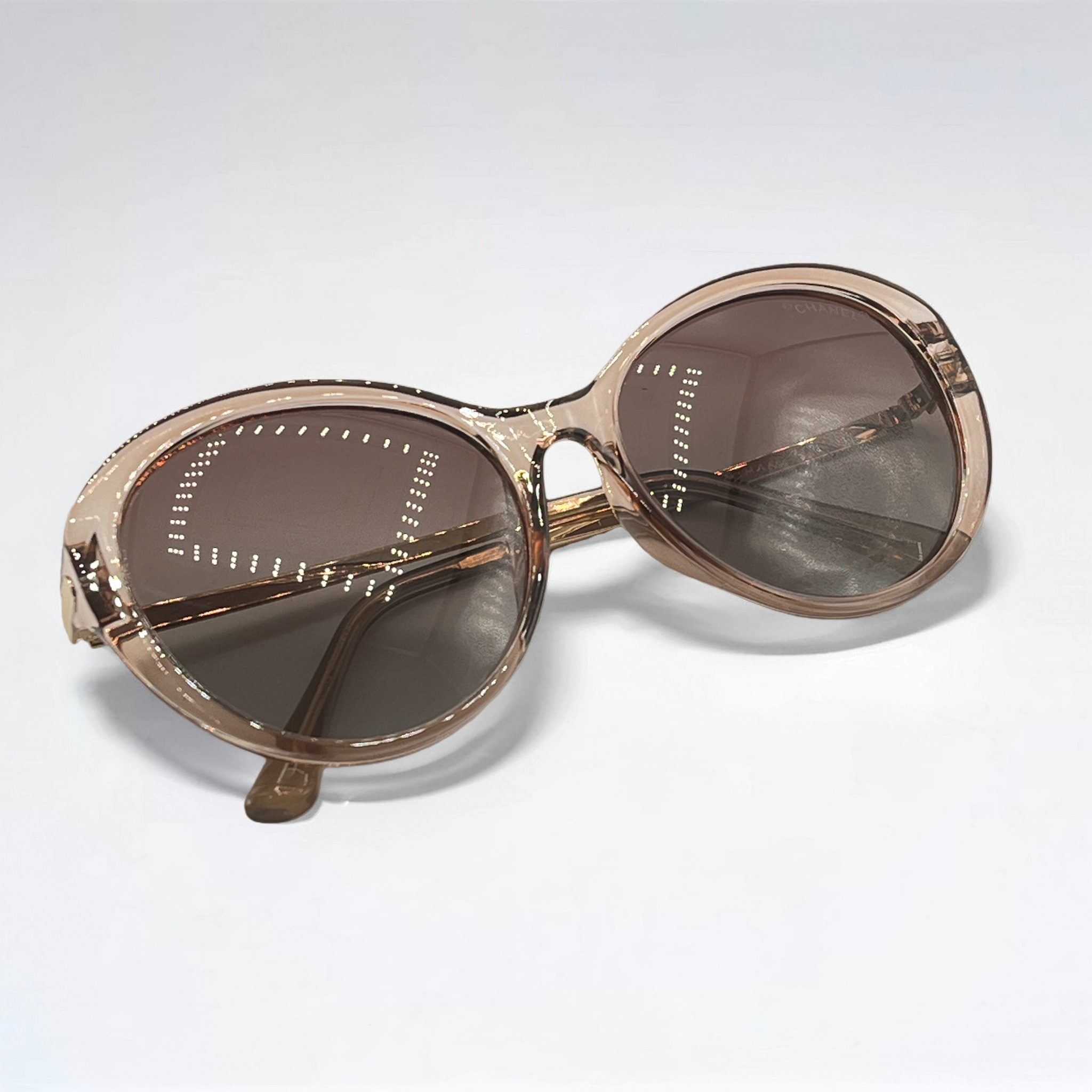 عینک-آفتابی-زنانه-شنل-رزگلد