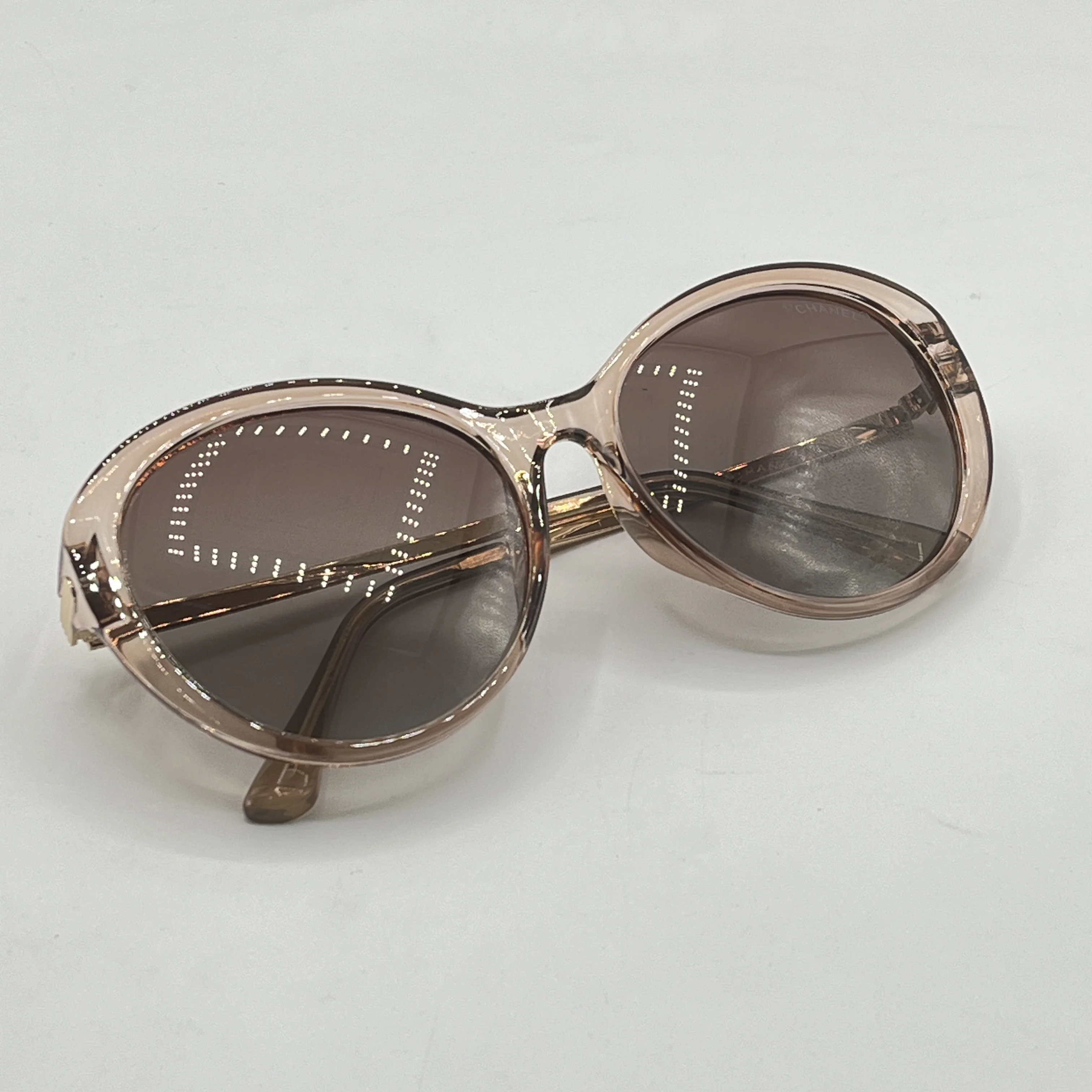 عینک-آفتابی-زنانه-شنل-رزگلد