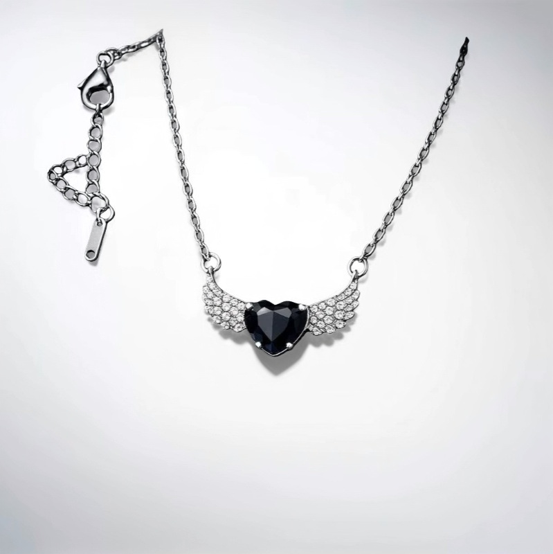 گردنبند استیل زنانه بال فرشته نگین قلب مشکی